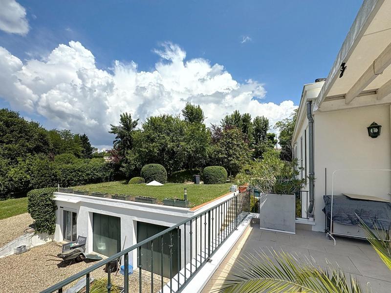 Villa - 360 m² - 7 pièces