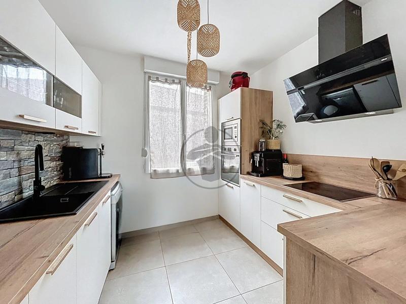 Maison - 180 m² - 6 pièces