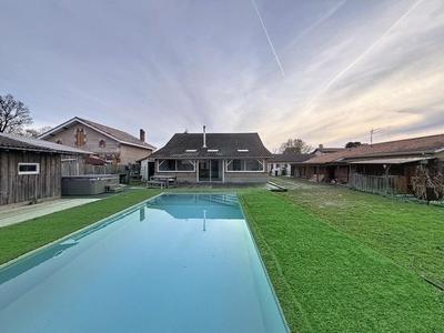 Maison - 185 m² - 5 pièces