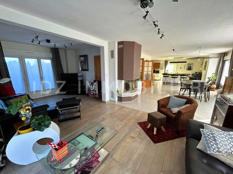 Villa - 221 m² - 6 pièces