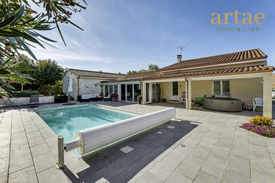 Maison traditionnelle - 137 m² - 5 pièces