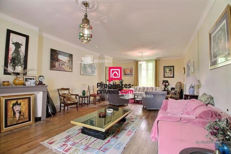 Maison - 230 m² - 6 pièces
