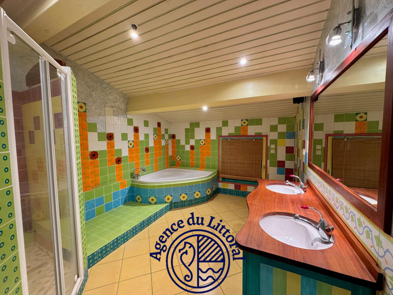 Maison - 240 m² - 6 pièces