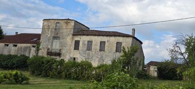 Maison - 180 000 m² - 12 pièces