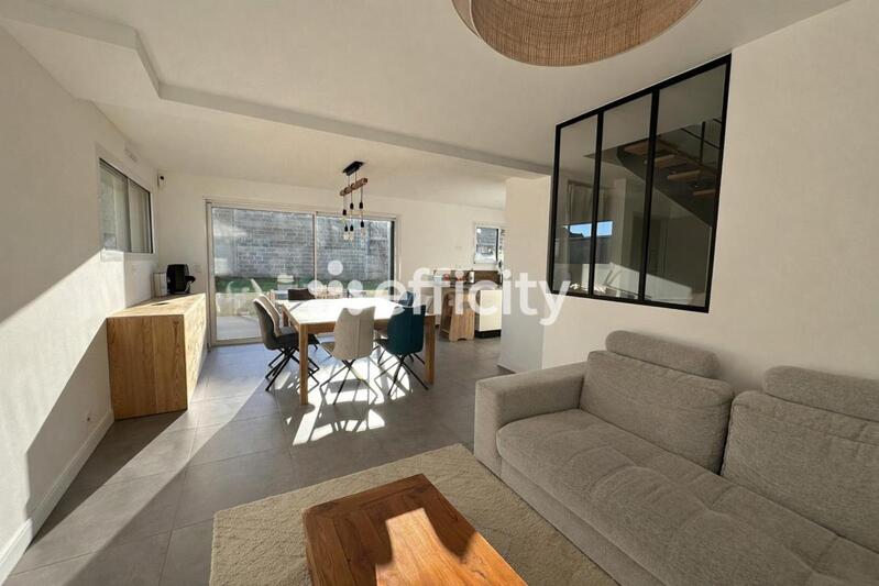 Maison - 120 m² - 6 pièces