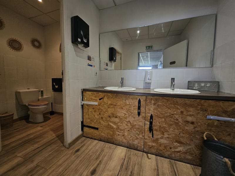 Fonds de commerce - Magasins - 105 m²