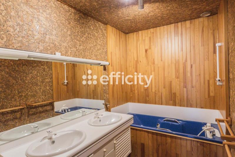 Pavillon - 130 m² - 6 pièces