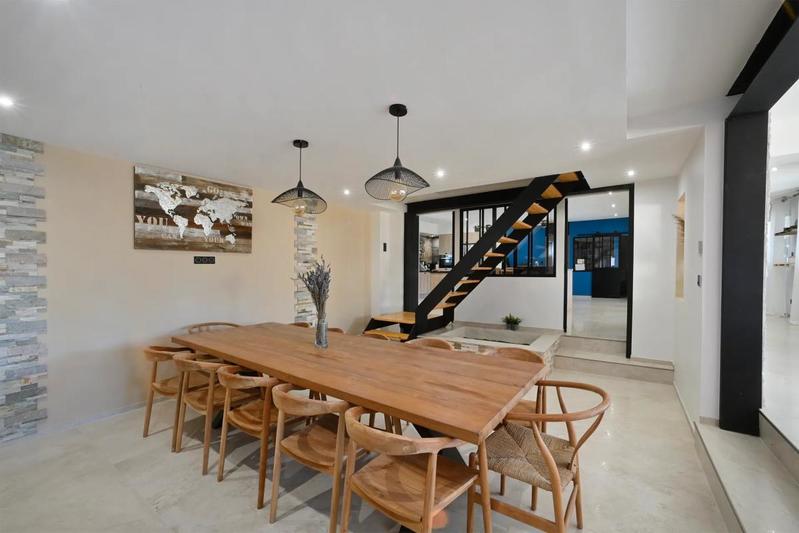 Villa - 232 m² - 8 pièces