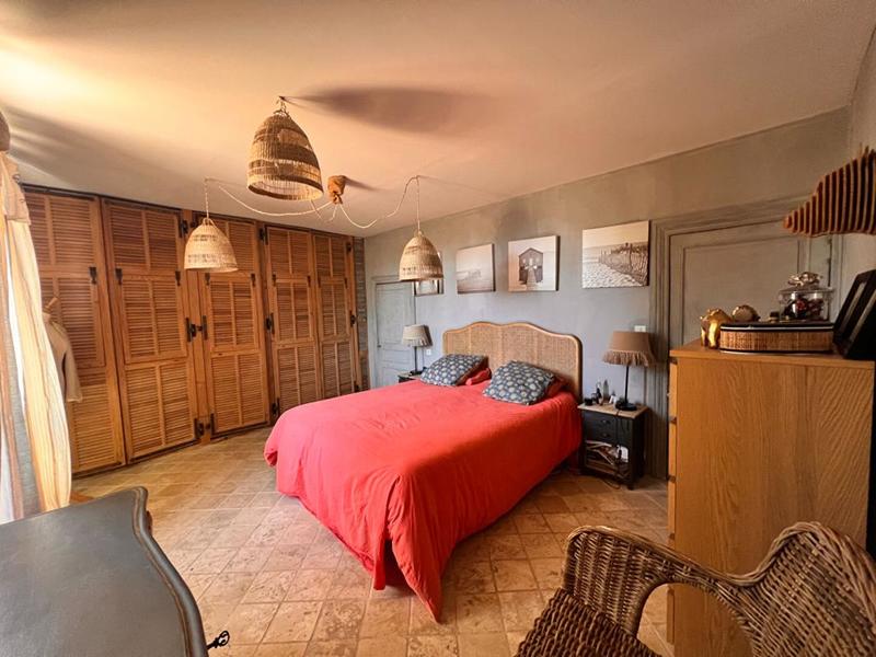 Maison - 280 m² - 8 pièces