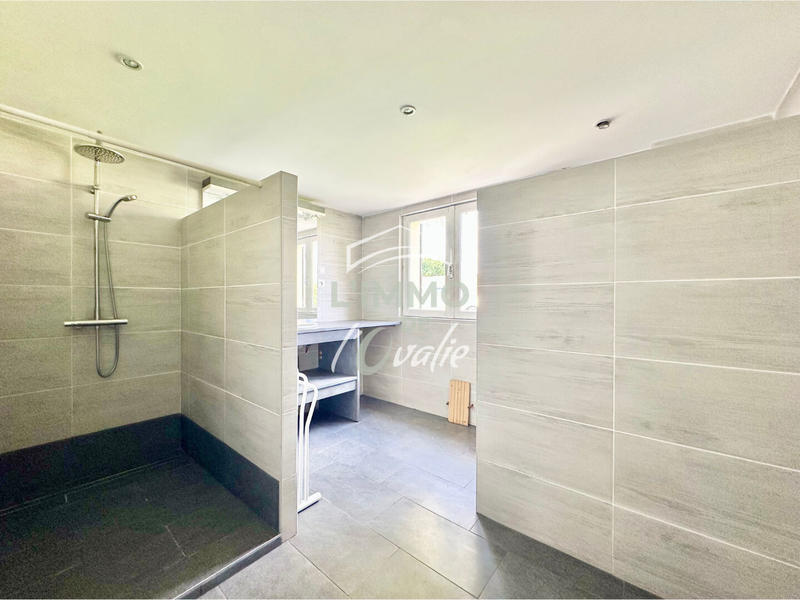 Maison - 221 m² - 10 pièces