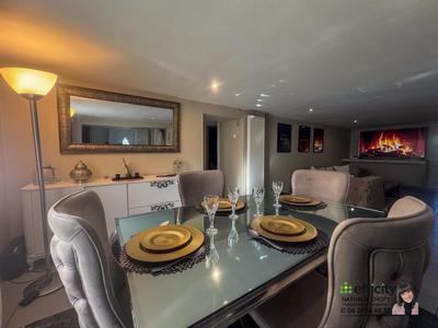 Maison - 250 m² - 12 pièces