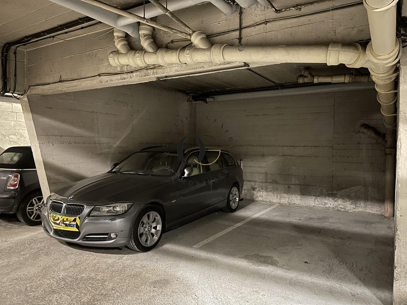 Parking / Garage - 11 m²