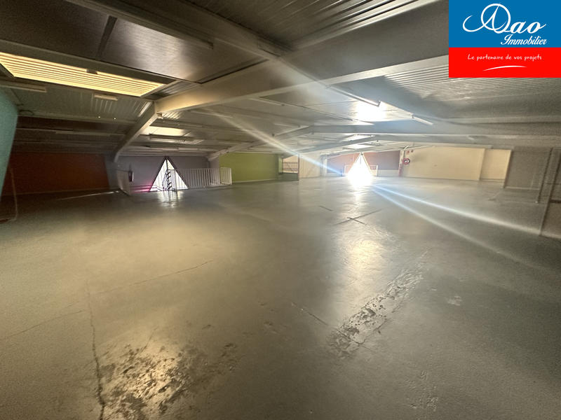 Local commercial - 963 m²