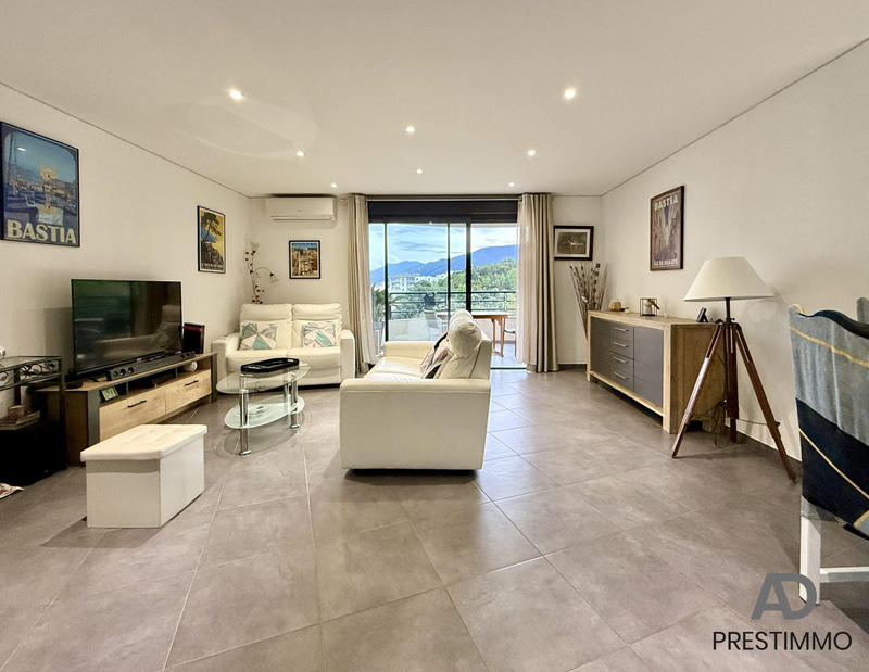 Appartement - 84 m² - 4 pièces