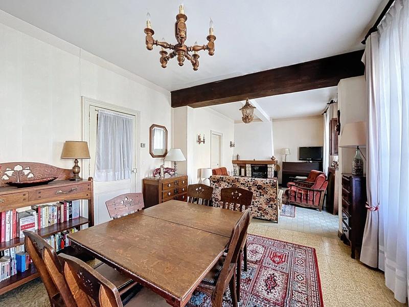 Maison - 170 m² - 9 pièces