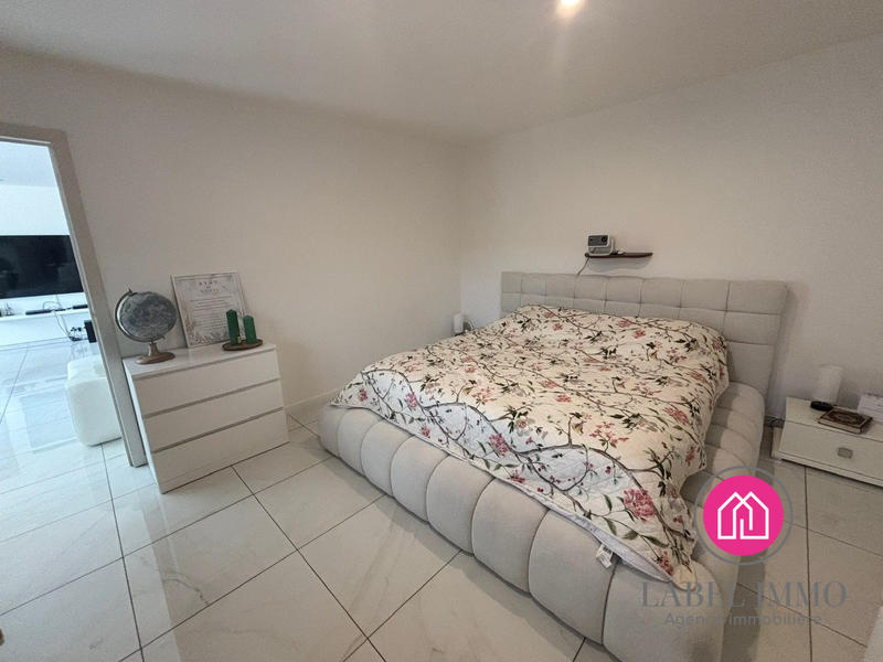 Maison - 220 m² - 8 pièces