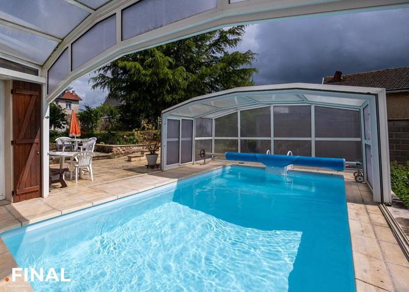 Maison - 208 m² - 8 pièces