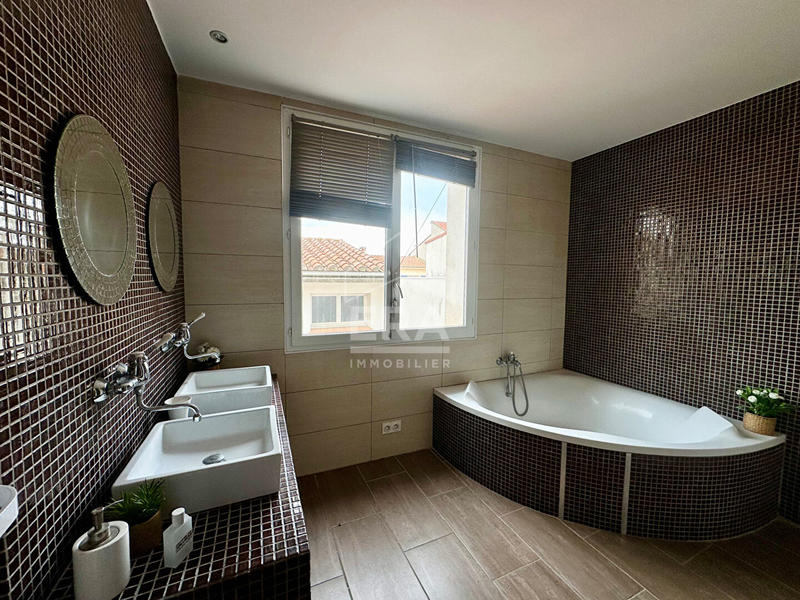 Villa - 290 m² - 9 pièces