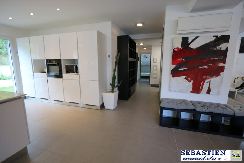 Maison contemporaine - 243 m² - 7 pièces