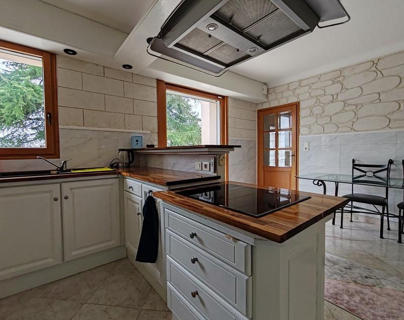 Maison - 230 m² - 10 pièces