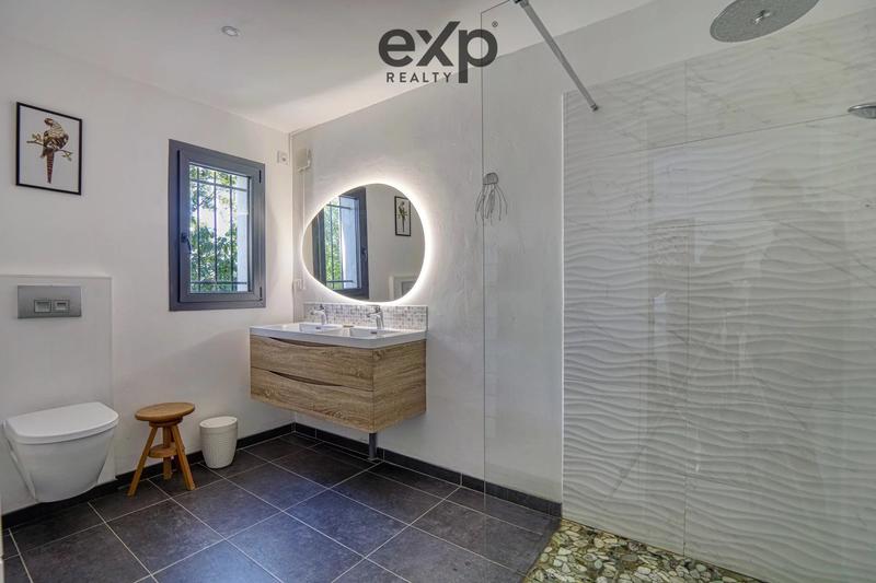 Maison - 203 m² - 6 pièces