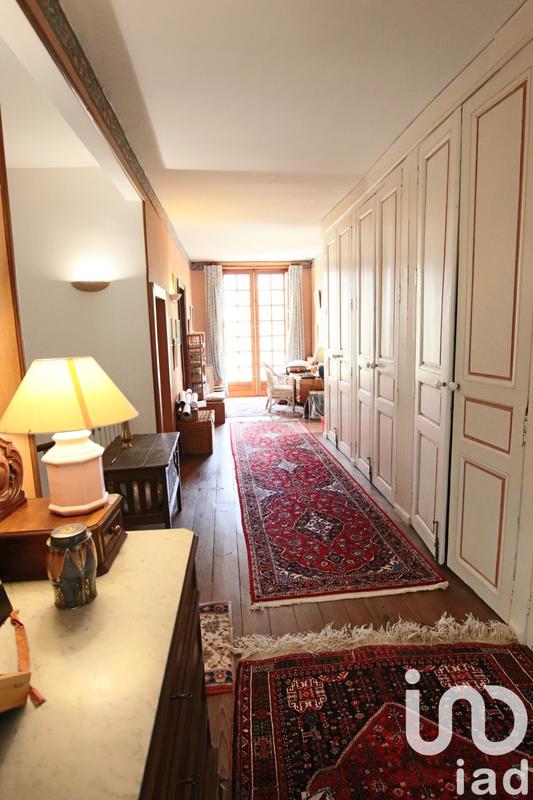 Maison - 411 m² - 9 pièces