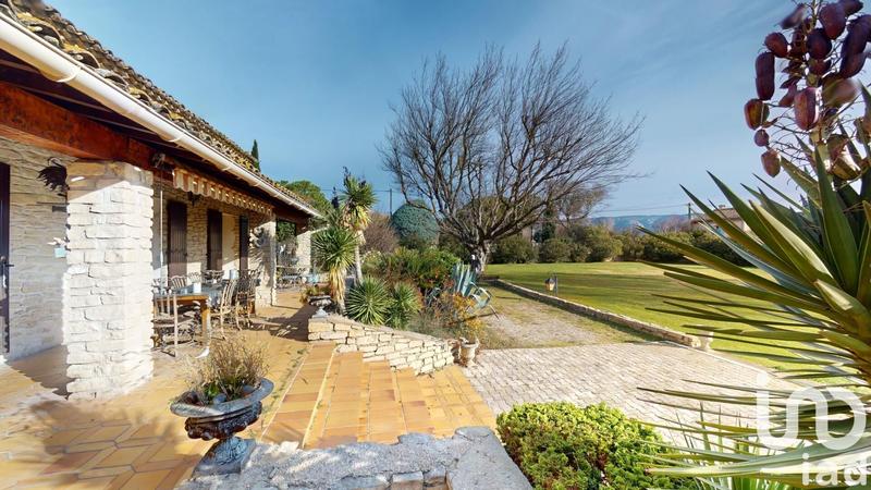 Maison - 270 m² - 9 pièces