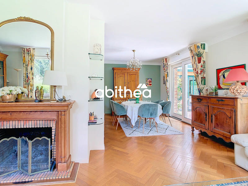 Maison - 252 m² - 10 pièces