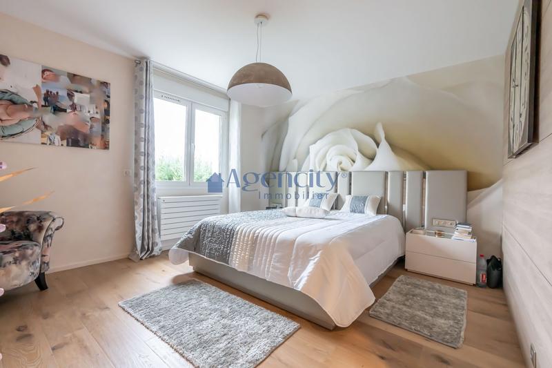 Maison - 214 m² - 7 pièces