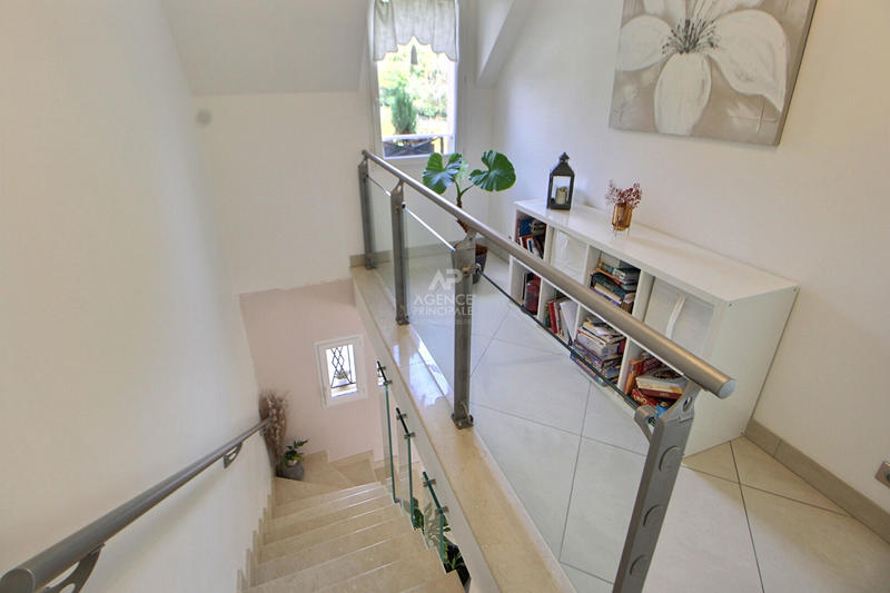 Maison - 231 m² - 7 pièces