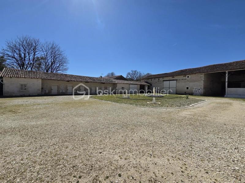 Propriété - 245 m² - 7 pièces