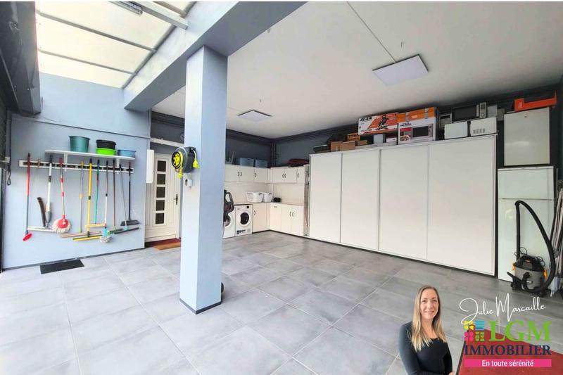 Propriété - 261 m² - 7 pièces
