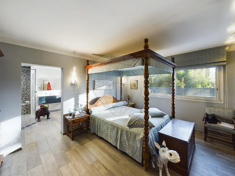 Propriété - 700 m² - 11 pièces