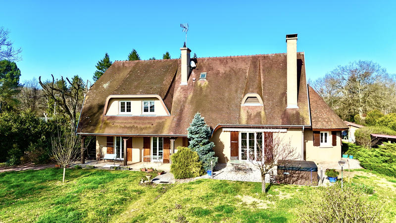 Maison - 205 m² - 8 pièces