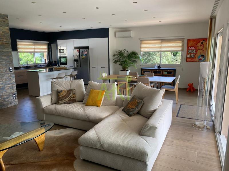 Maison contemporaine - 200 m² - 6 pièces