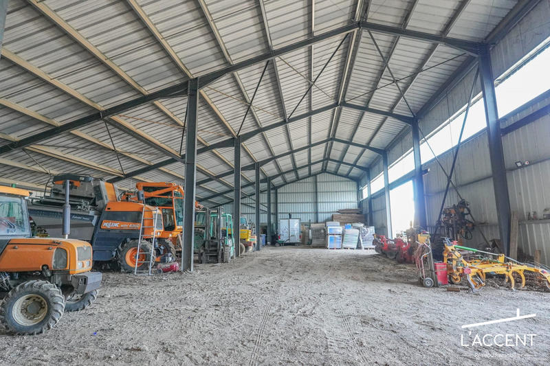 Château - 3 038 m² - 55 pièces