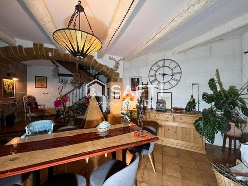 Maison - 230 m² - 6 pièces