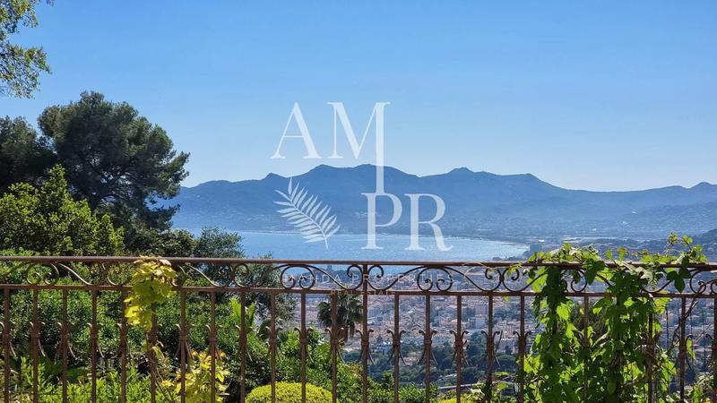 Maison - 273 m² - 7 pièces