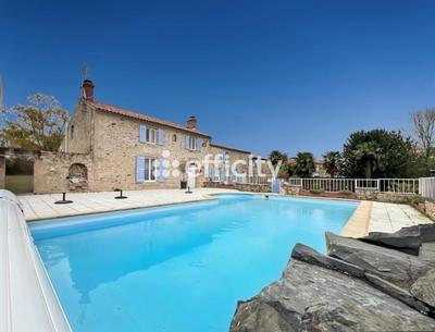 Demeure - 415 m² - 16 pièces