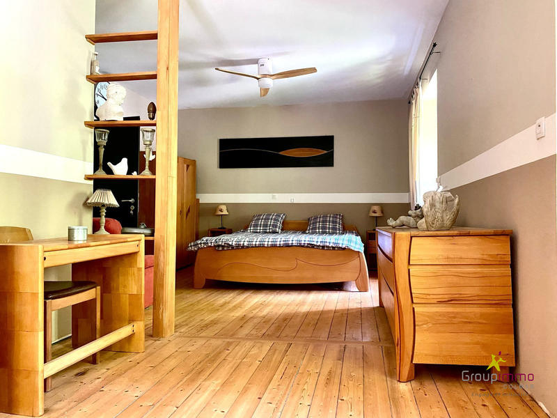 Maison - 333 m² - 12 pièces