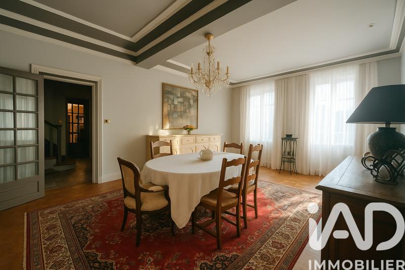 Maison - 375 m² - 11 pièces