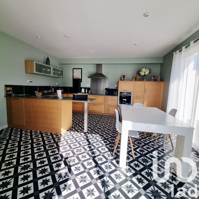 Maison - 218 m² - 9 pièces