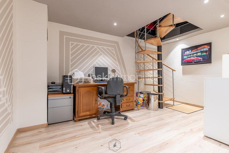 Maison - 180 m² - 8 pièces