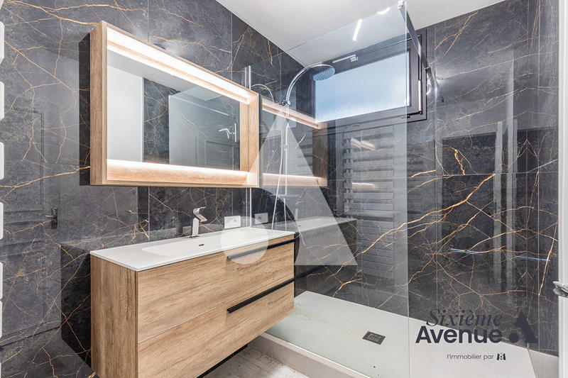 Appartement - 80 m² - 4 pièces