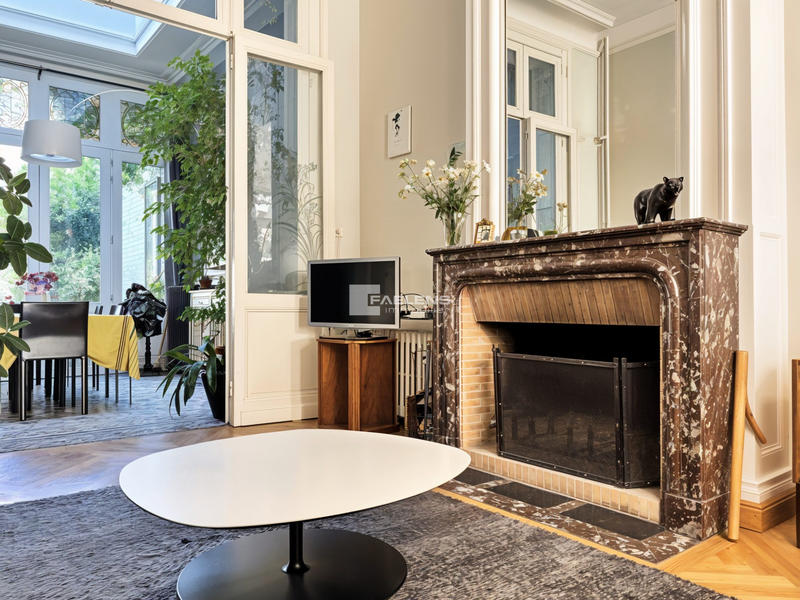 Maison - 213 m² - 8 pièces