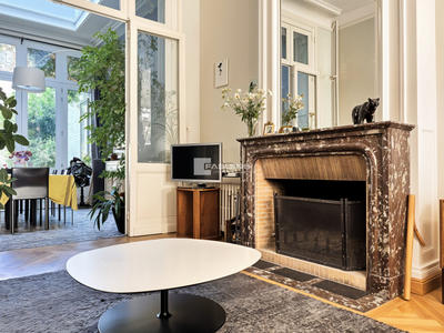 Maison - 213 m² - 8 pièces