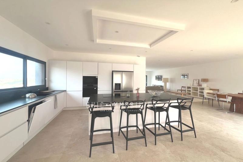 Propriété - 210 m² - 4 pièces