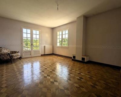 Maison - 185 m² - 7 pièces