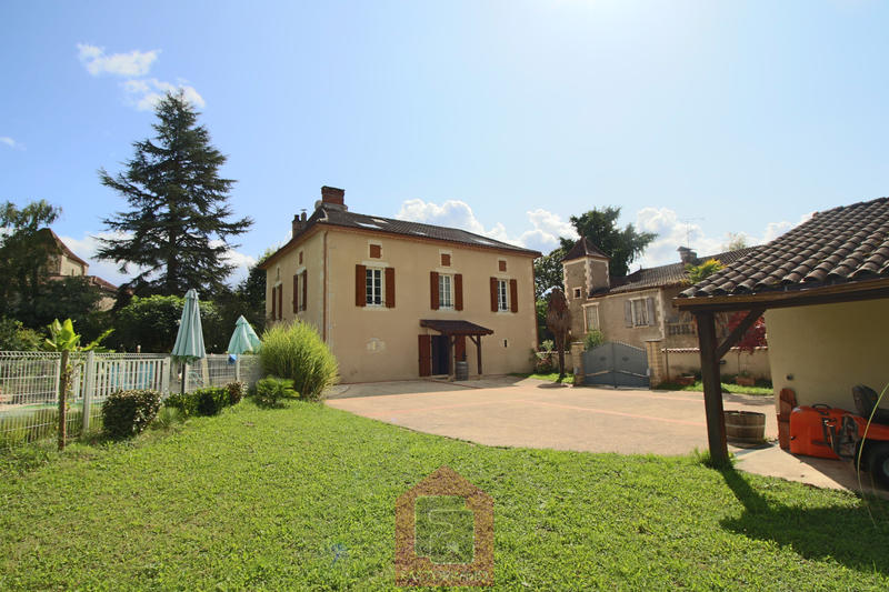 Maison - 315 m² - 8 pièces