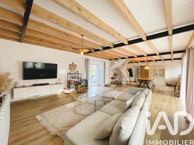 Maison - 234 m² - 8 pièces